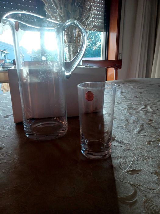 Caneca e 6 copos sumo