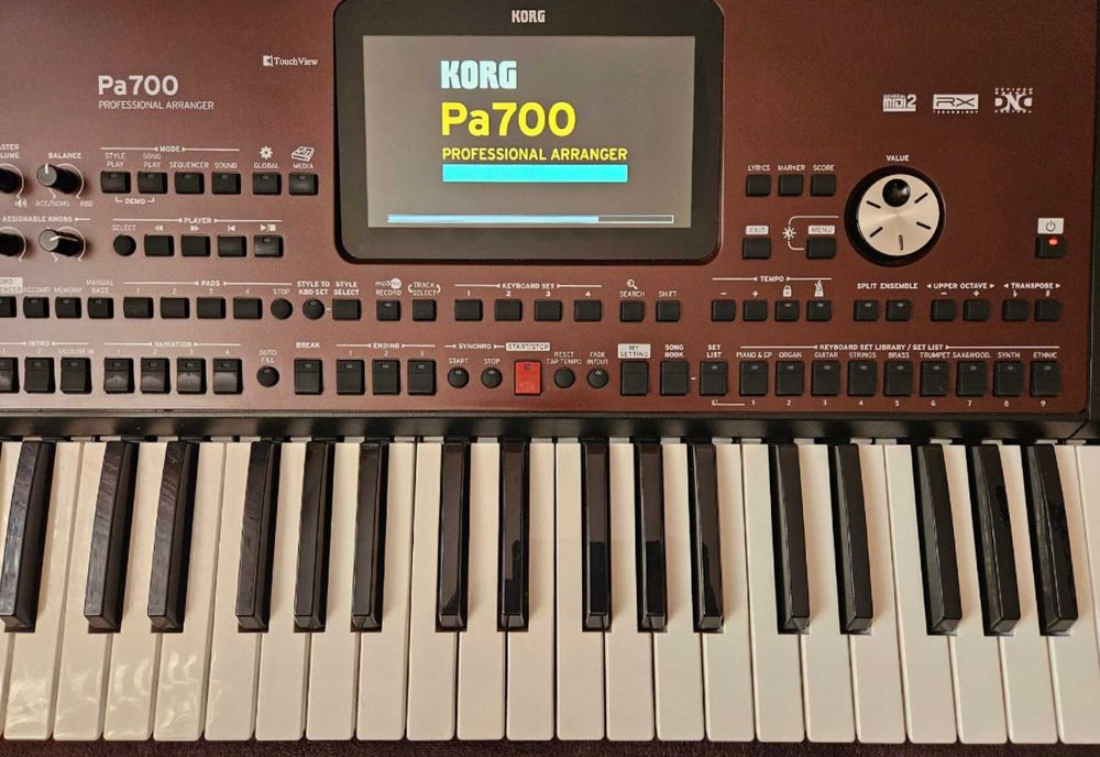 Korg PA700 profesjonalny keyboard w idealnym stanie.