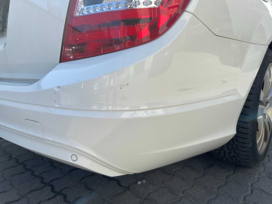 Mercedes C klasa W204 LIFT KOMBI Zderzak tył czujniki BIAŁY lak