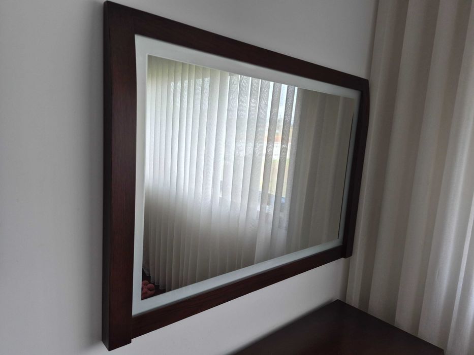 Mobília Quarto de Casal (Cama, mesinhas, cómoda e espelho)