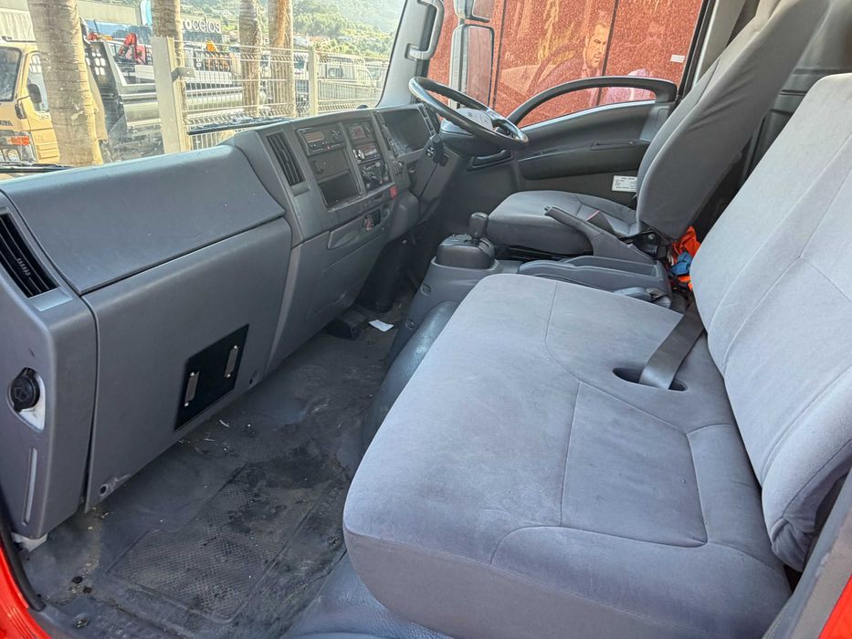 camião isuzu 7.5T para peças