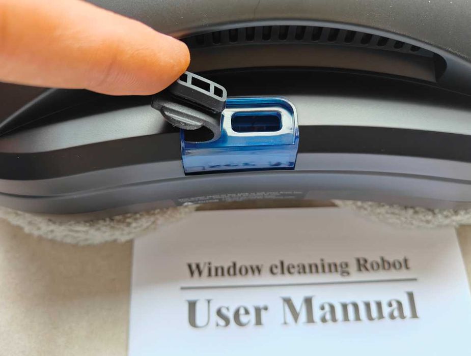 Робот для миття вікон, миє ретельно без розводів з розпиленням рідини!