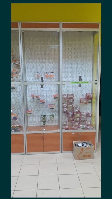 Вітрина. Меблі для магазина.