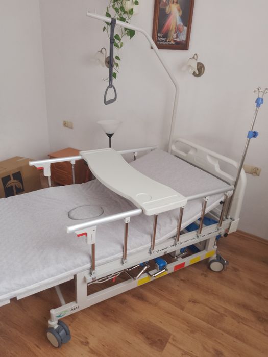 Manualne łóżko szpitalne A06