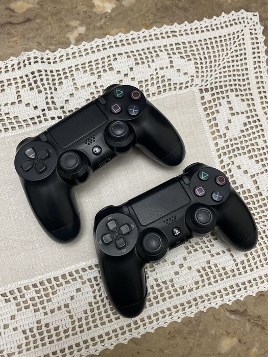 PS4 slim 500gb com 2 comandos + 2 jogos