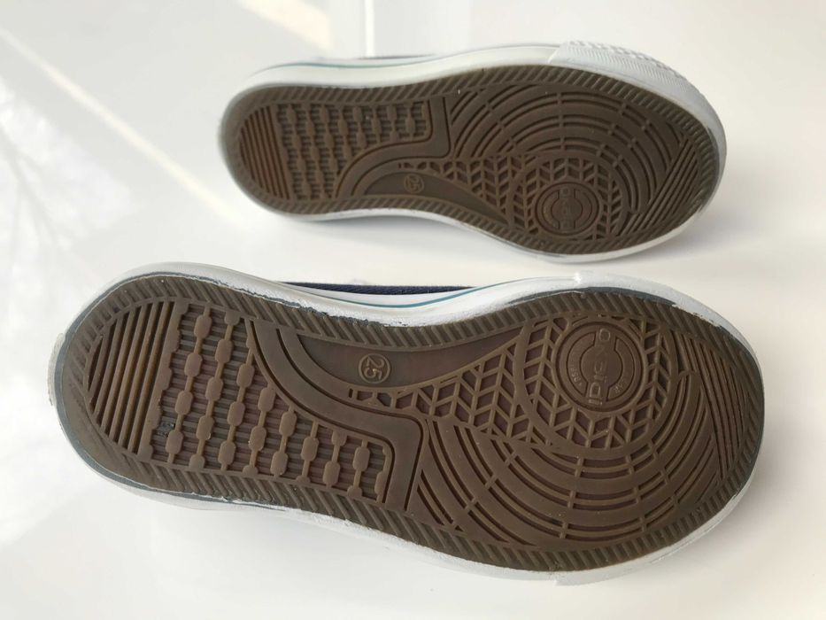 Buty OKAIDI Eleganckie Trampki rozmiar 25 chłopięce