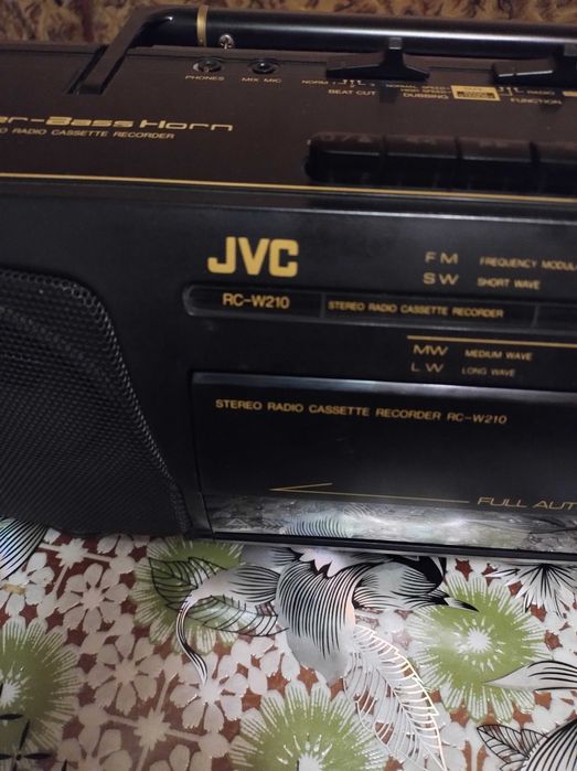 Магнитофон - JVC.