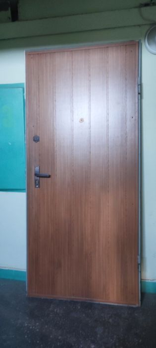 Двері металеві вживанні