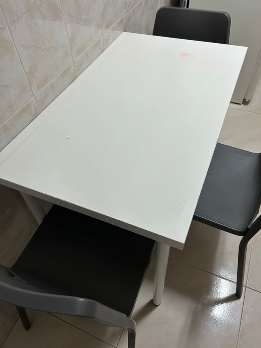 Mesa com cadeiras Ikea