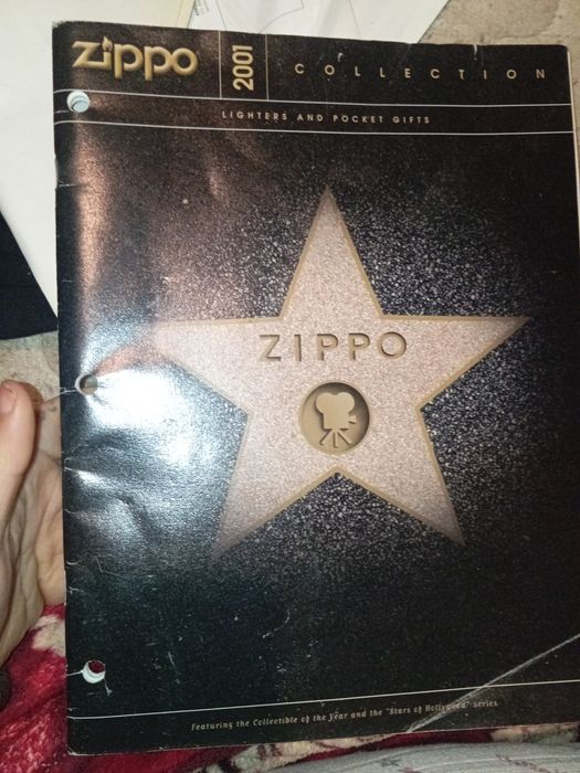 Duas revistas da Zippo