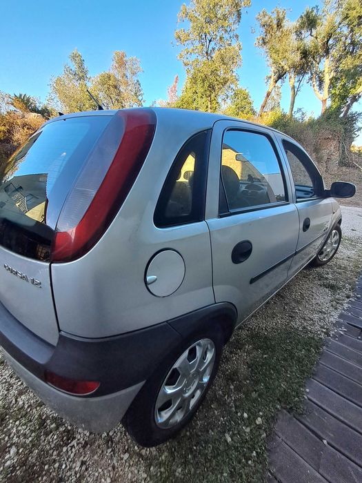 Opel corsa 1.2 em otimo  estado.