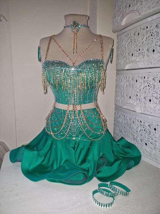 Латина Сукня нова