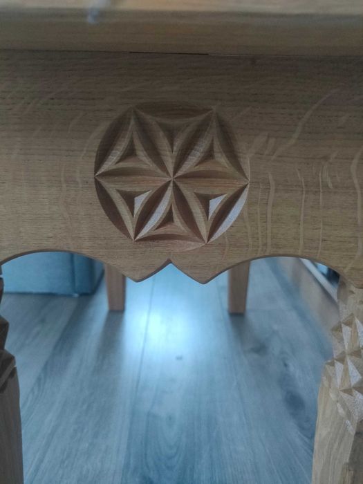 Sprzedam nowy dębowy stolik kawowy