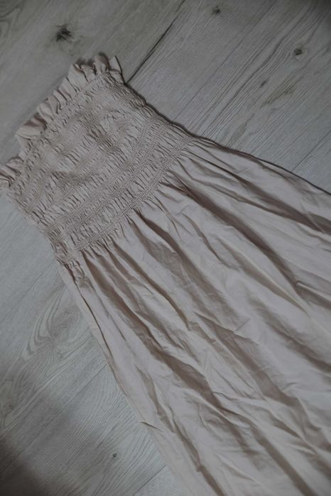 Kremowa sukienka z marszczeniem maxi H&M M