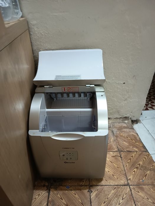 Maquina de fazer gelo