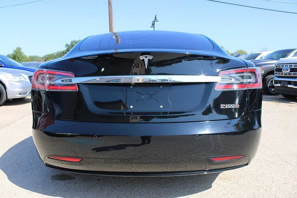 Tesla Model S P100D      2017