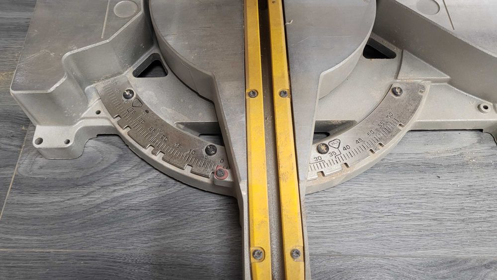 Piła Ukosowa / Stołowa DeWalt D27111 (2w1) – Tarcza 305mm