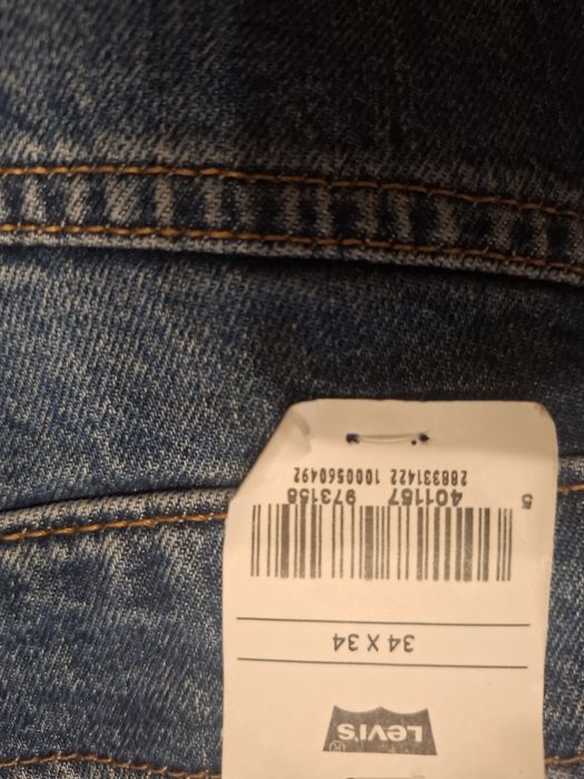 Джинсы новые Levi's