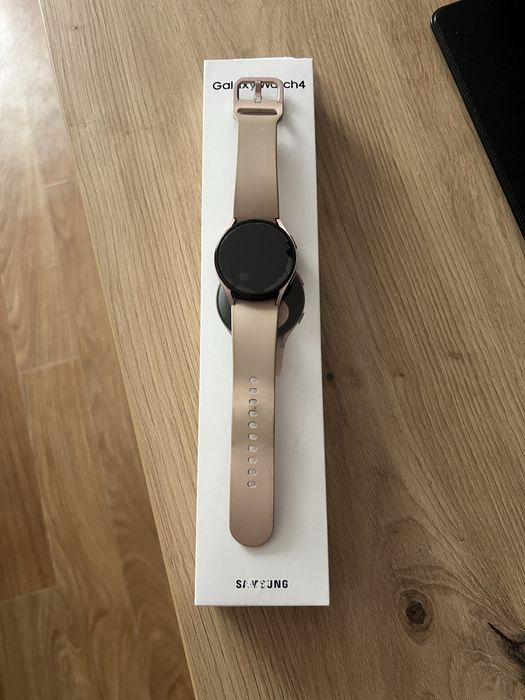 Продам смарт годиник Samsung Galaxy Watch4
