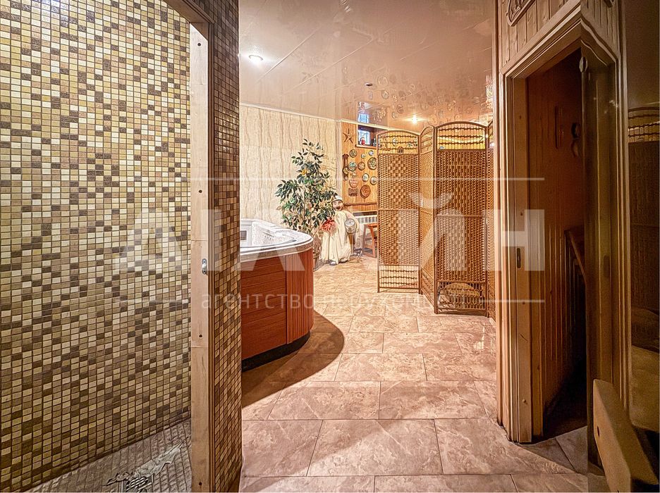 Гарний будинок на Правому 350 м2 , 16 сот