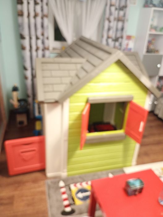 Domek dla dzieci na zewnątrz