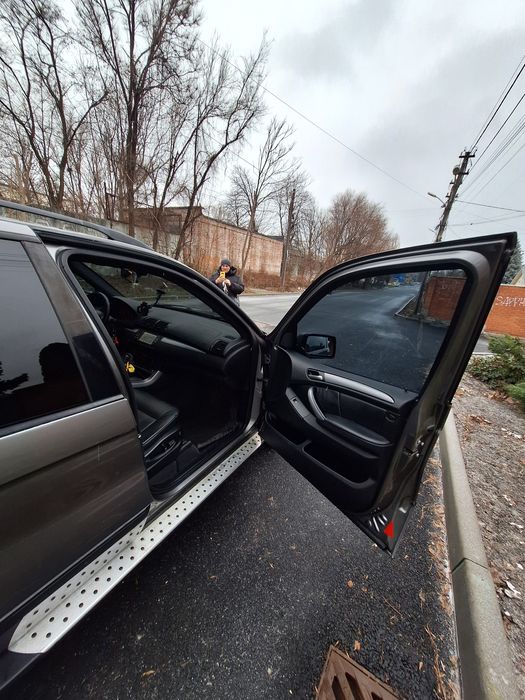 Продам BMW X5 E53