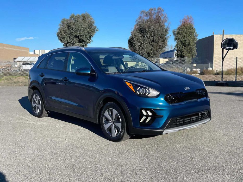Kia Niro LX      2020