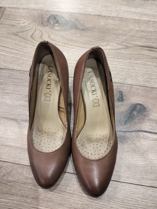 Czółenka na obcasie