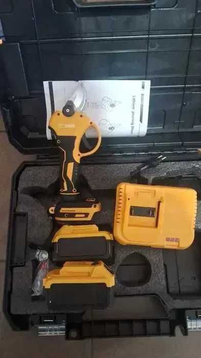 Секатор акумуляторний садовий DeWalt DCMPP550P1 акумуляторний 48V 6Ah