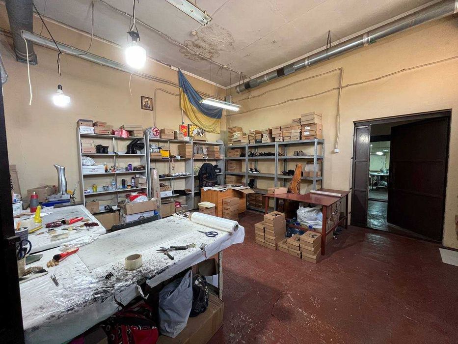 Продаж цеху з виготовлення взуття 95/ Мудрьона