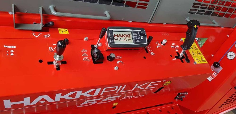 Piło łuparka Hakki Pilke 55 PRO, kombajn do drewna 55cm 40 ton
