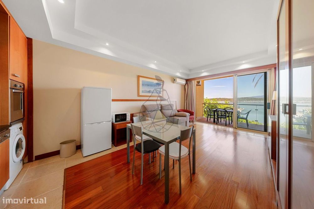 Apartamento moderno T1 com vista rio em Lagoa