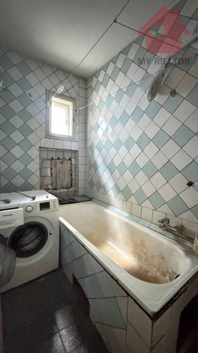 Продаж просторого будинку в Доманинцях