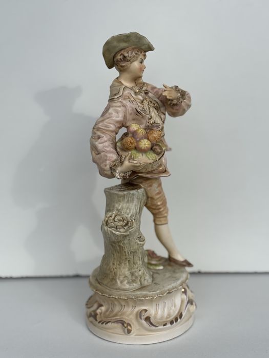 Figurka (Ceramika)wys 32 cm ,stan bardzo dobry