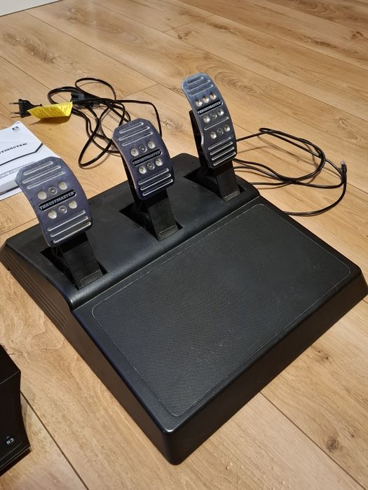 Thrustmaster t300 alcantata edition