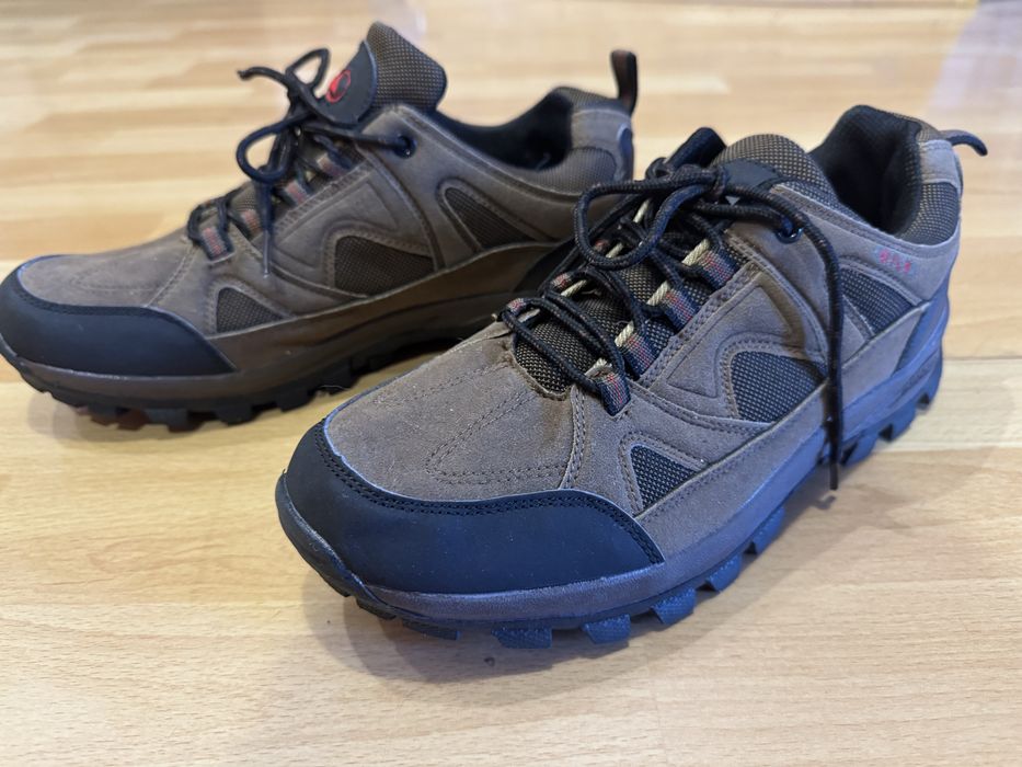 Кросовки 44 р. карбонові легенькі