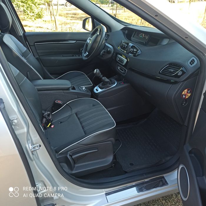 Аренда авто минивен Renault Grand Scenic 2012