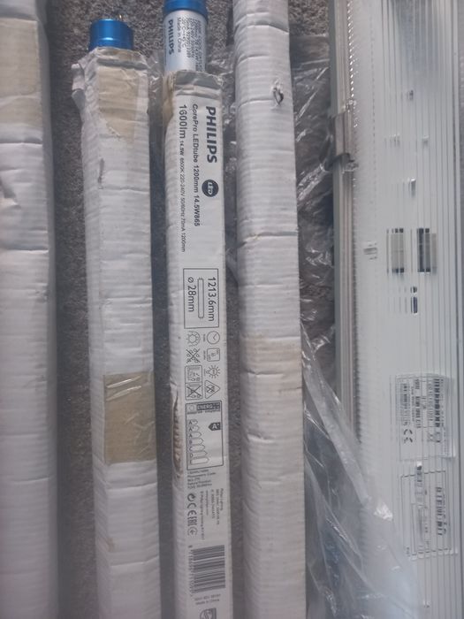 Armaduras e lâmpadas led