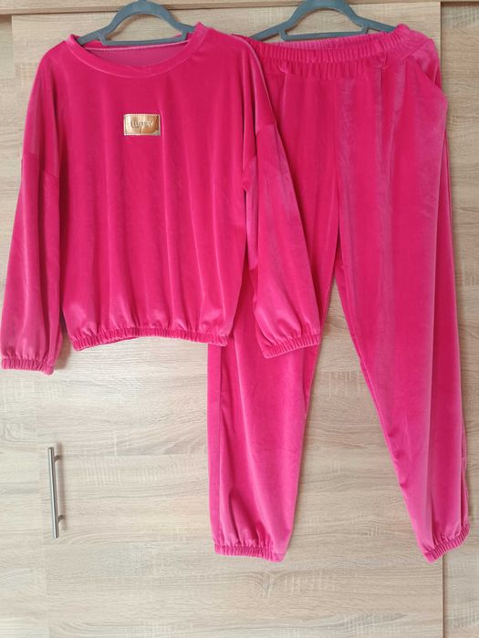 Nowy piękny Dres welur że ściągaczem w pasie