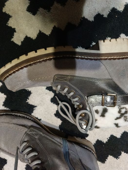 Ботинки замшевые на меху39размер.