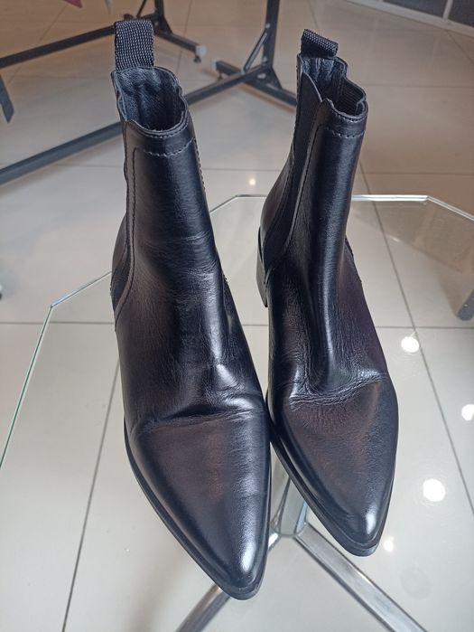 Продам Челсі, козачки. Шкіра. Minelli