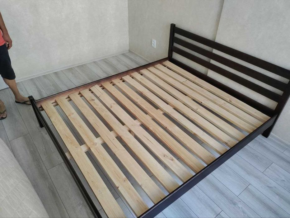 Ліжка з натурального дерева напряму від виробника в наявності