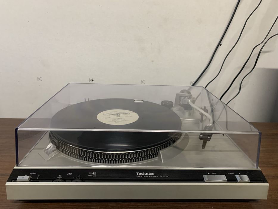 Програвач вінілових платівок Technics SL-3200