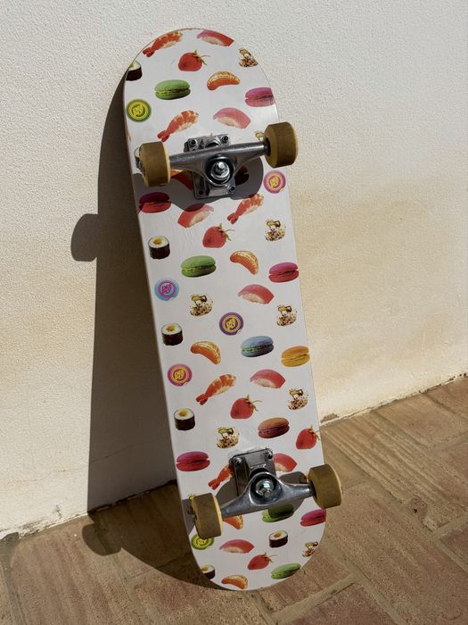 Skate marca Deeply