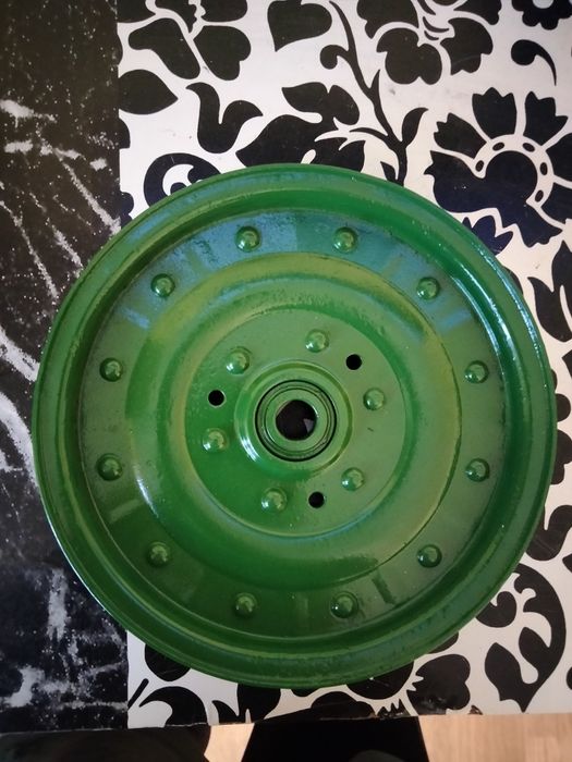 Ролик натяжной part no bcvi for 124 John Deere