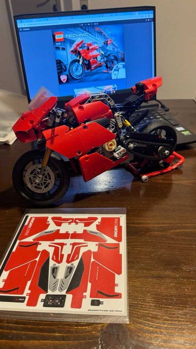 LEGO 42107 Technic Лего мотоцикл Ducati Panigale V4 R