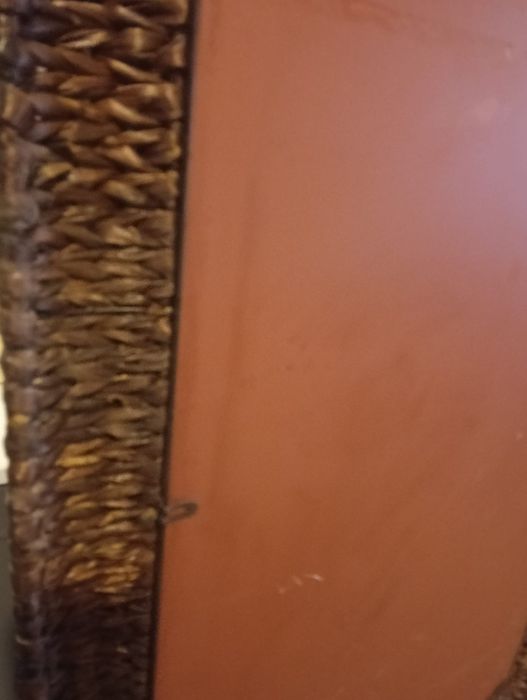 Espelho com moldura em verga