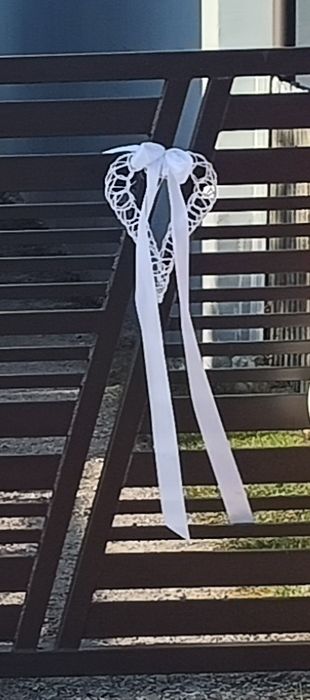 Białe serca wiklinowe