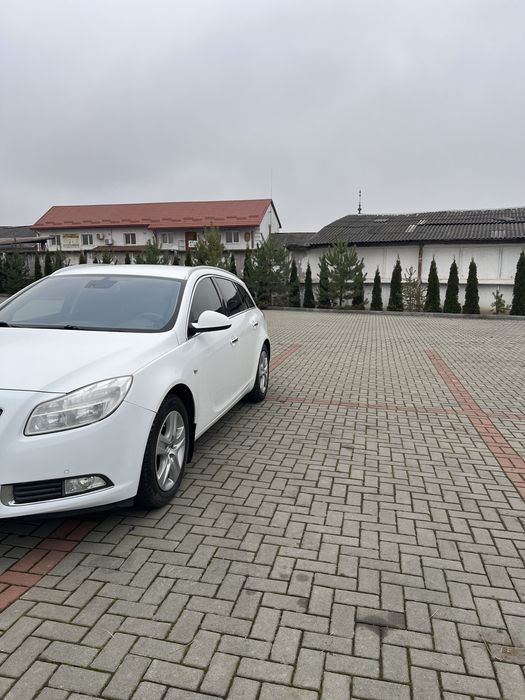 Продам опель інсігнія 2011 .