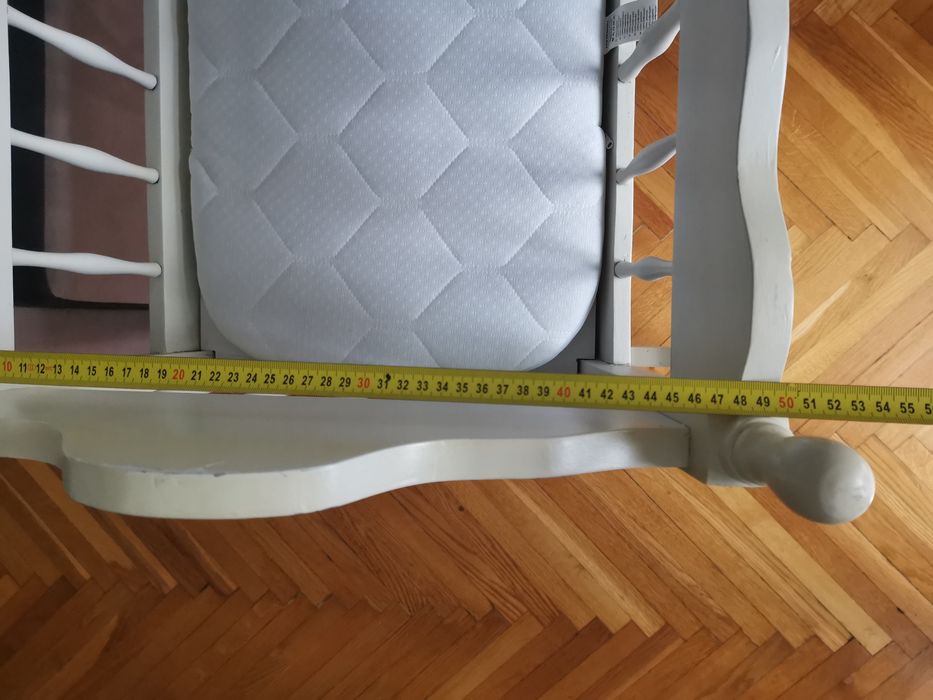 Kołyska drewniana rzeźbiona